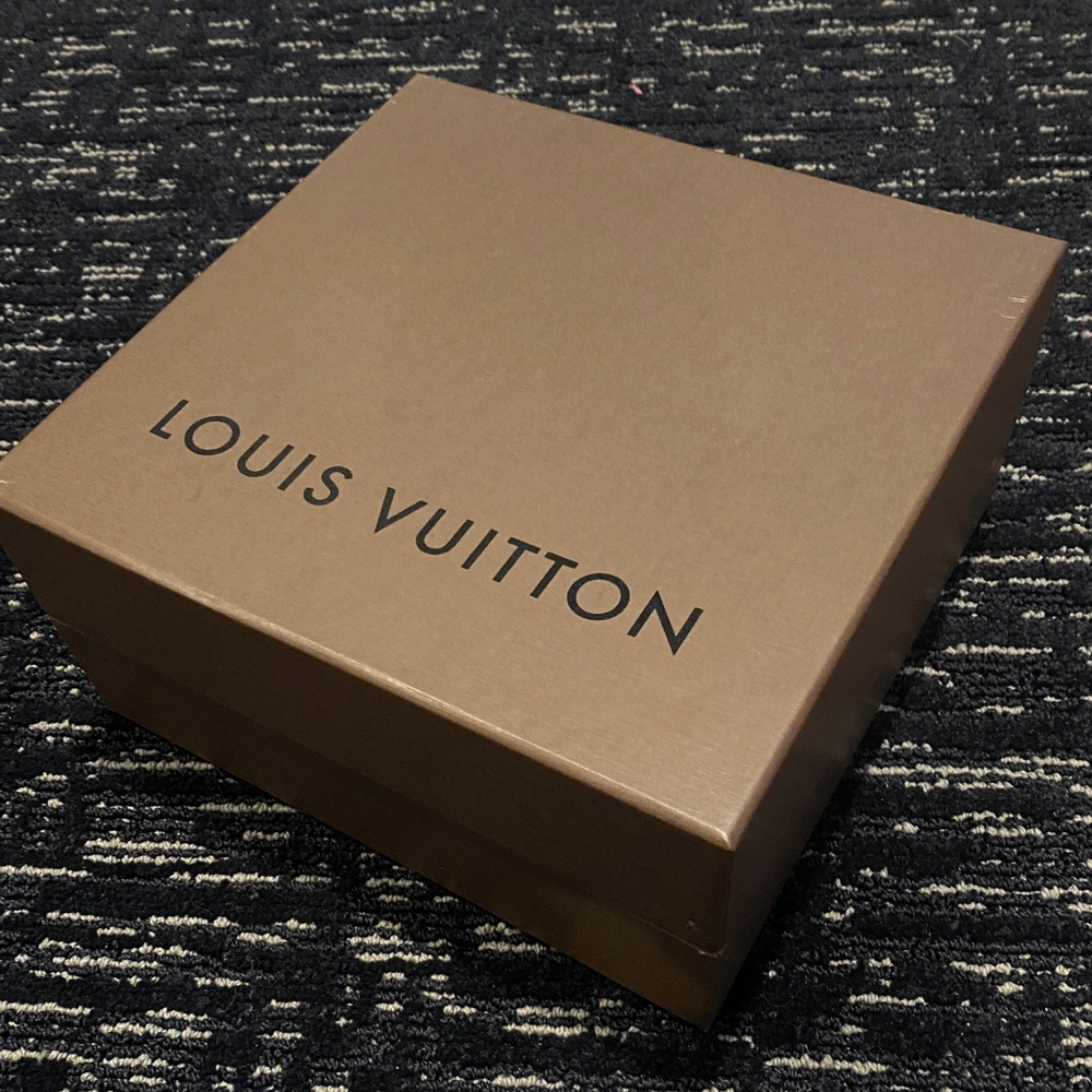 LOUIS VUITTON box